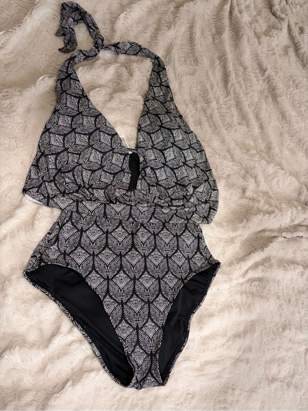 ✨3/$30 Black & White Patterned One-Piece Swimsuit with